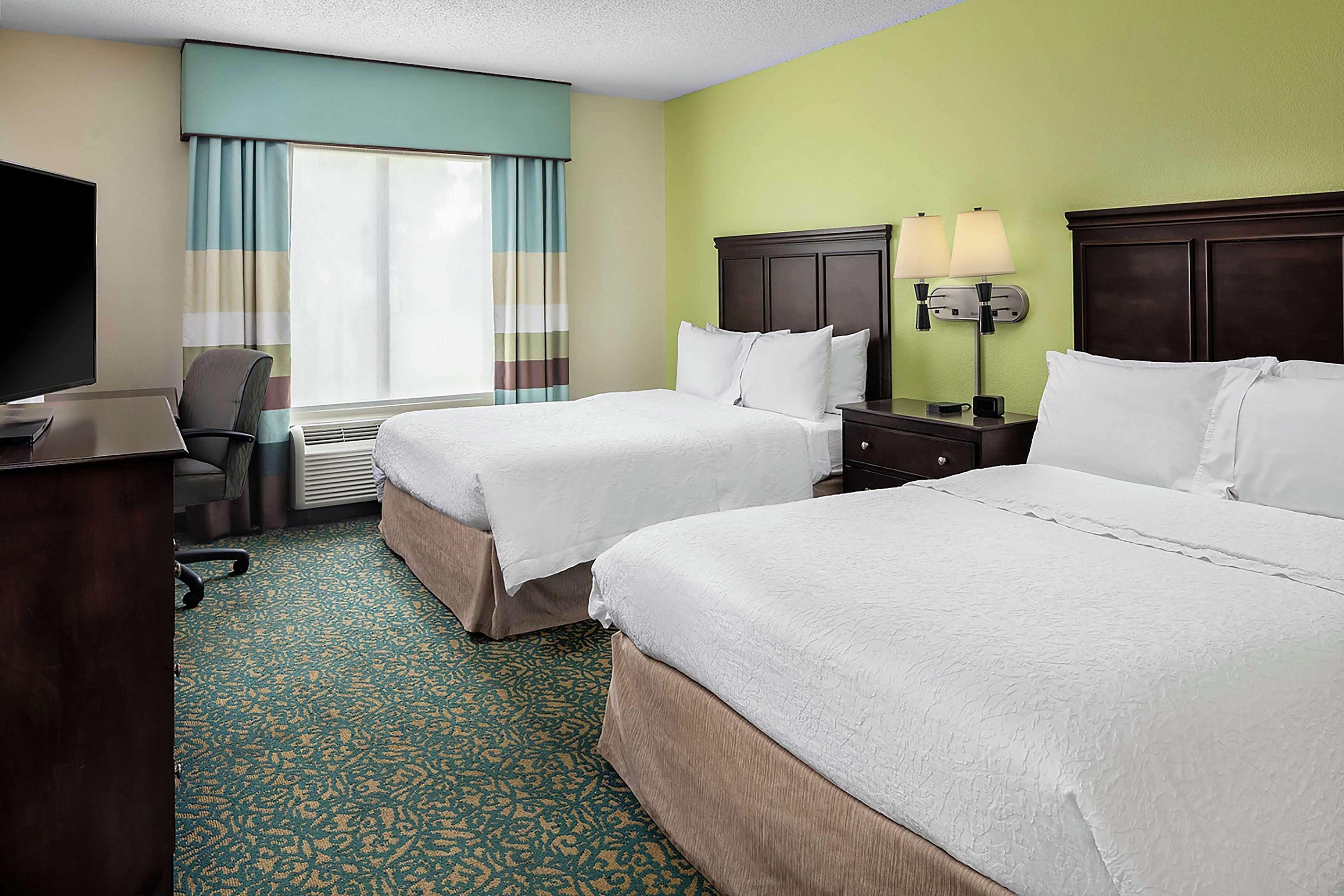 Hampton Inn & Suites Miami-Doral Dolphin Mall Sweetwater Exterior photo
