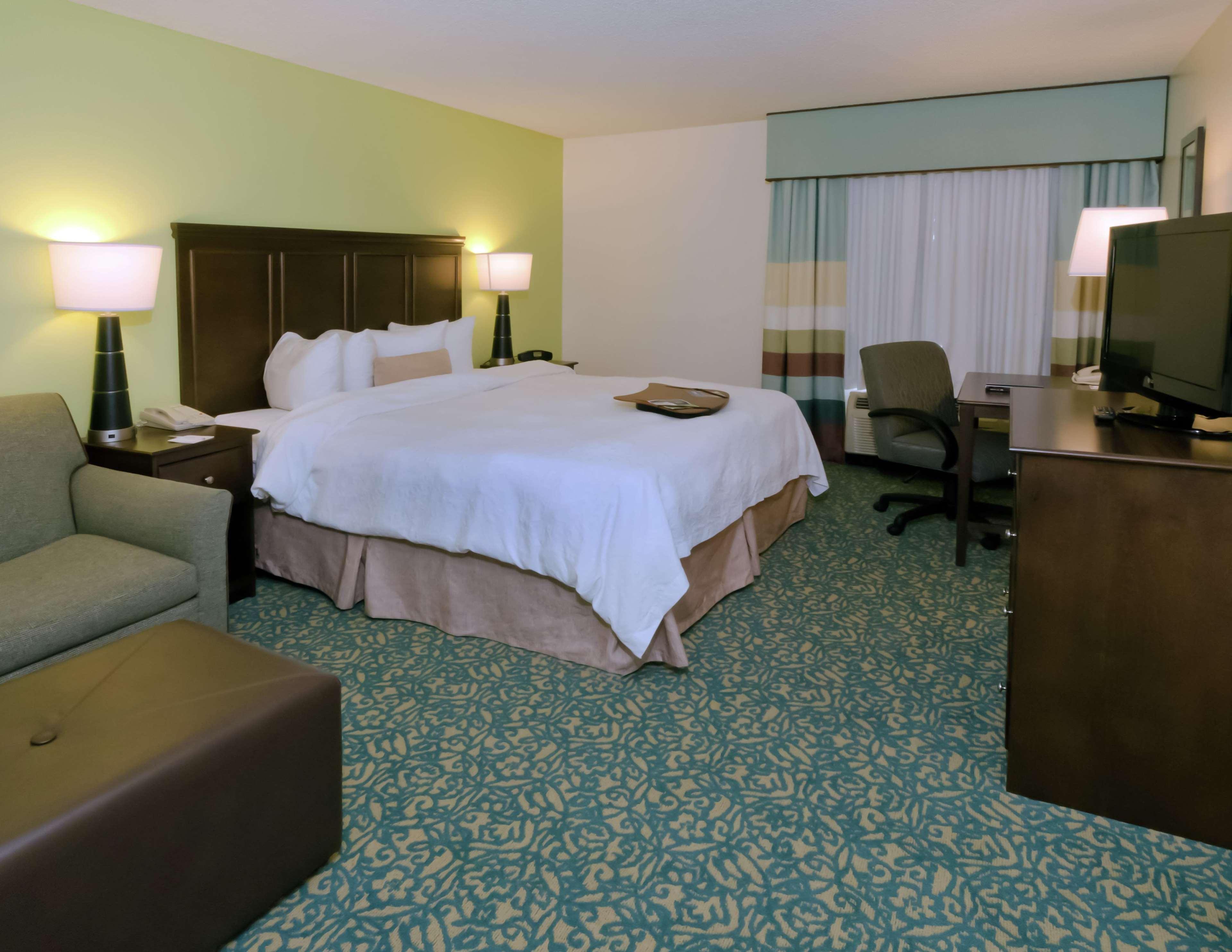 Hampton Inn & Suites Miami-Doral Dolphin Mall Sweetwater Room photo