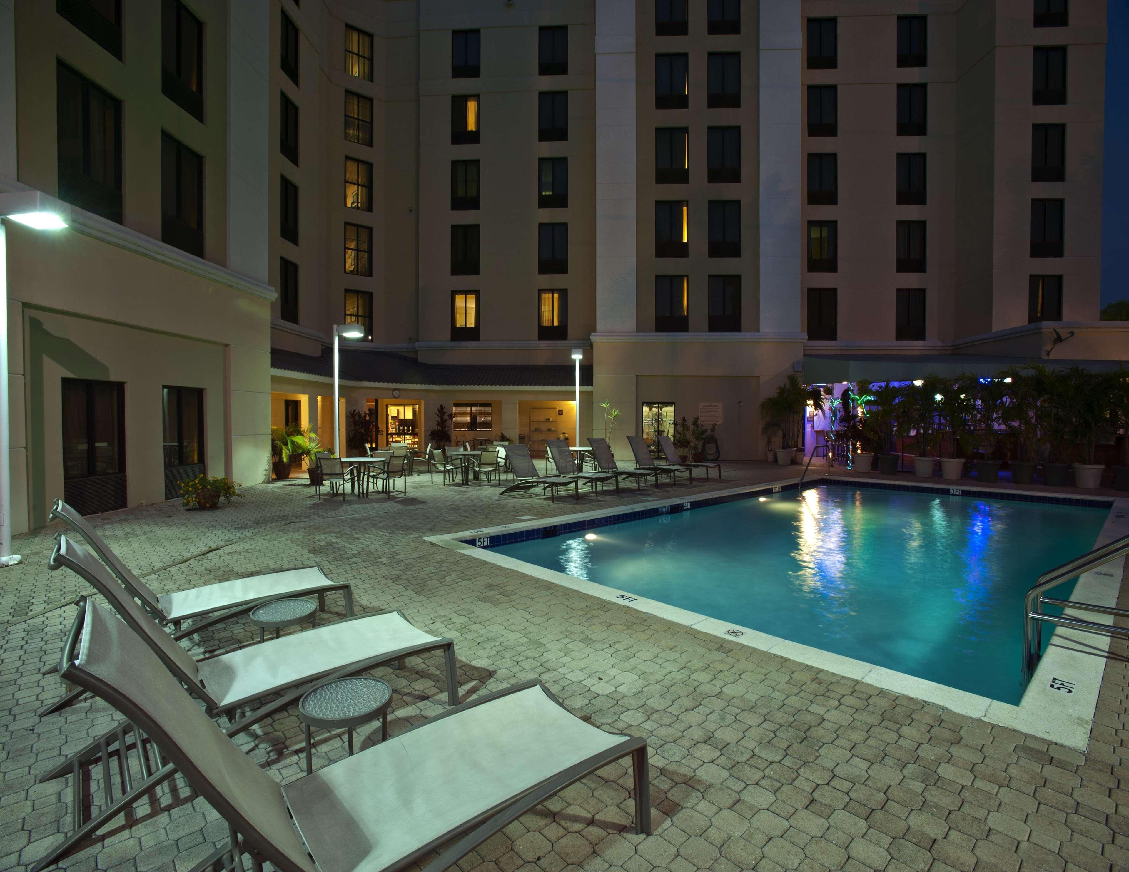 Hampton Inn & Suites Miami-Doral Dolphin Mall Sweetwater Exterior photo