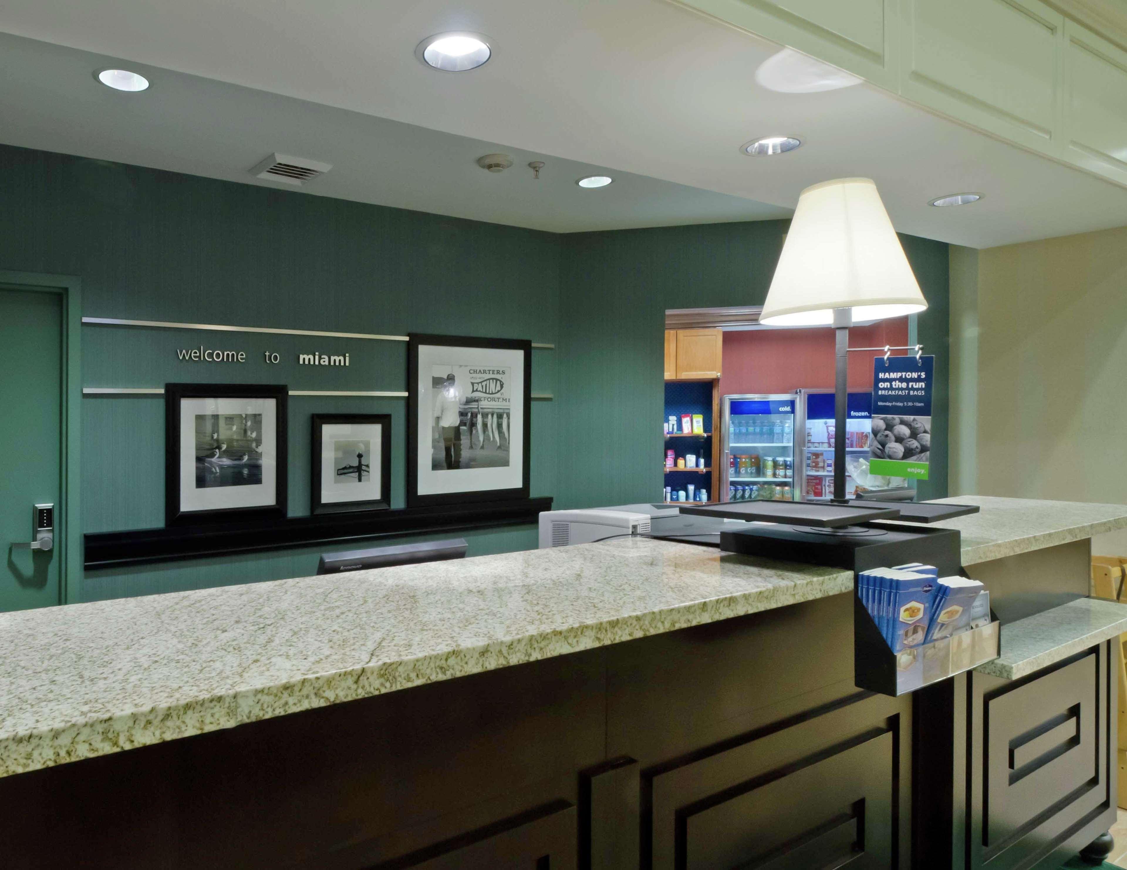 Hampton Inn & Suites Miami-Doral Dolphin Mall Sweetwater Exterior photo