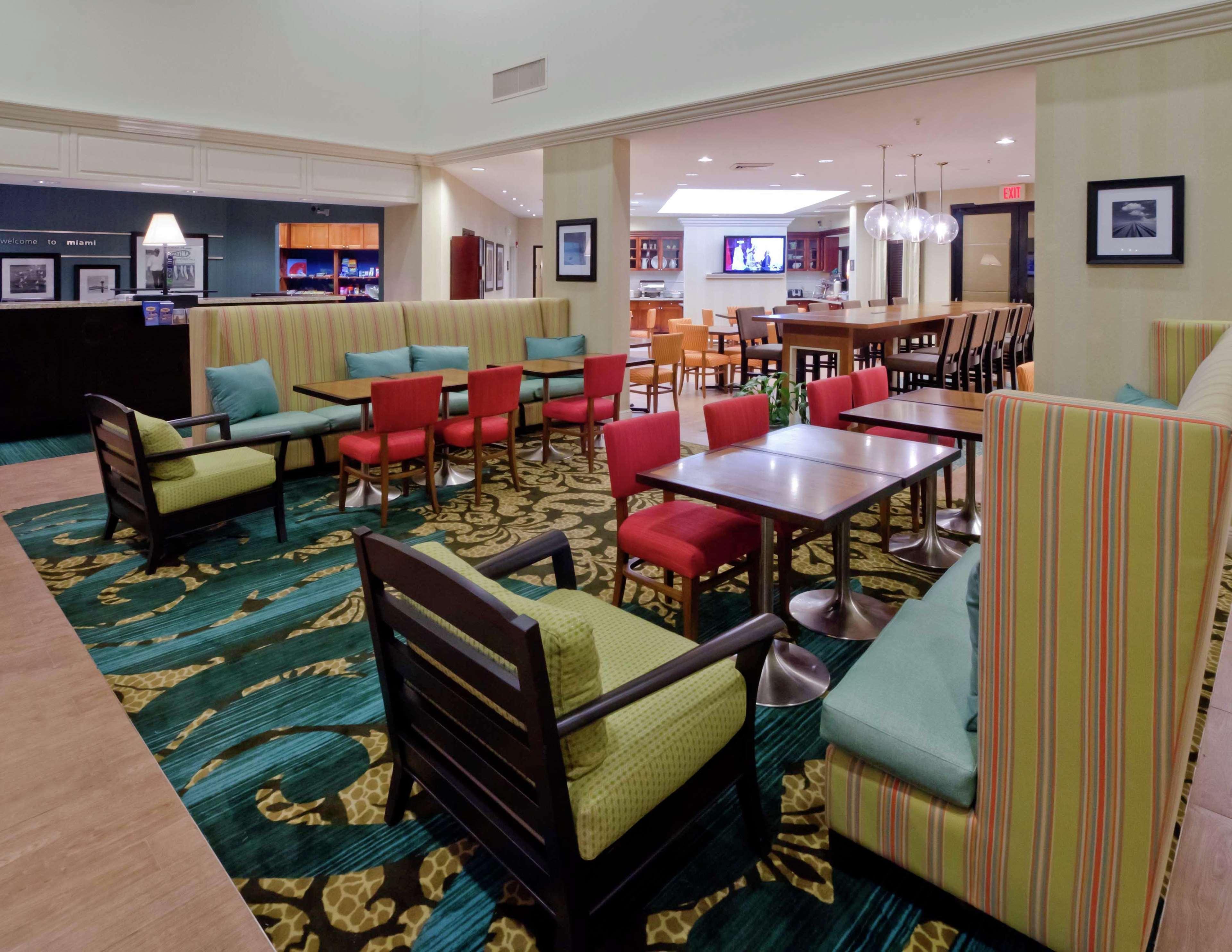 Hampton Inn & Suites Miami-Doral Dolphin Mall Sweetwater Exterior photo