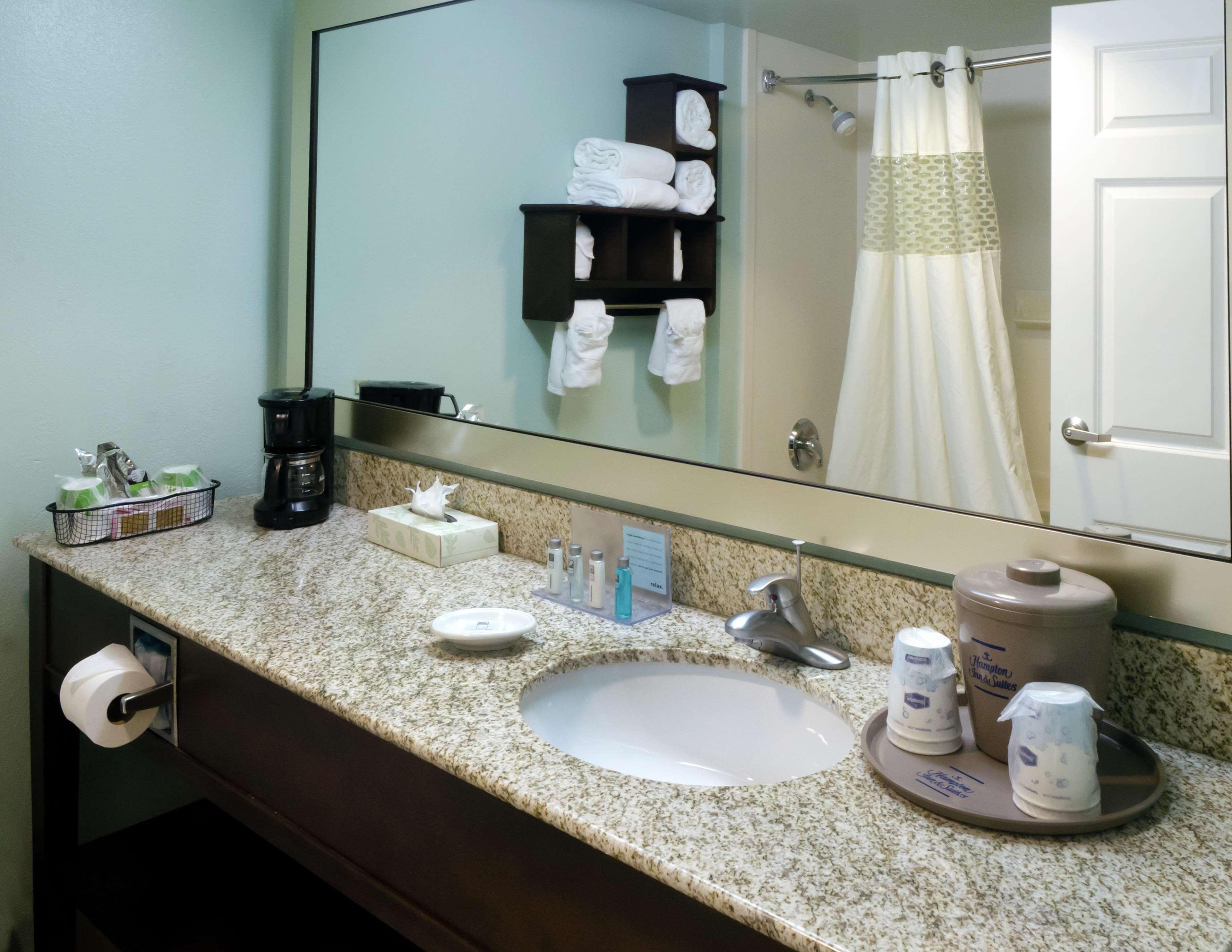 Hampton Inn & Suites Miami-Doral Dolphin Mall Sweetwater Room photo