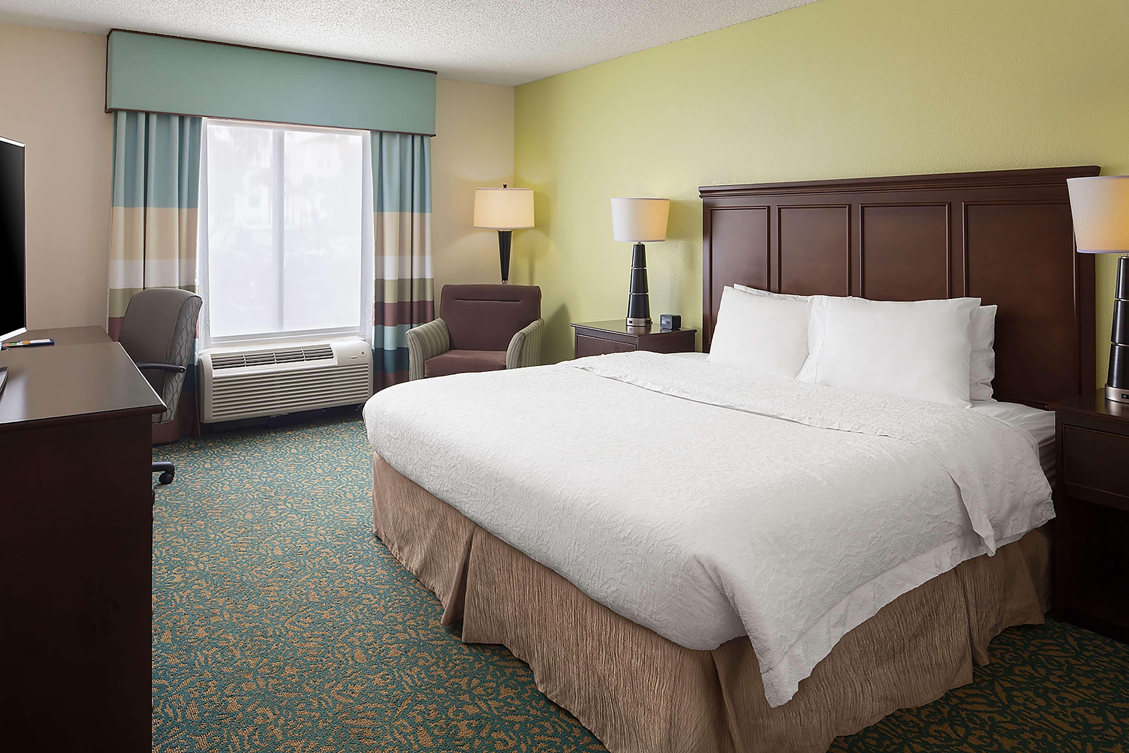 Hampton Inn & Suites Miami-Doral Dolphin Mall Sweetwater Exterior photo