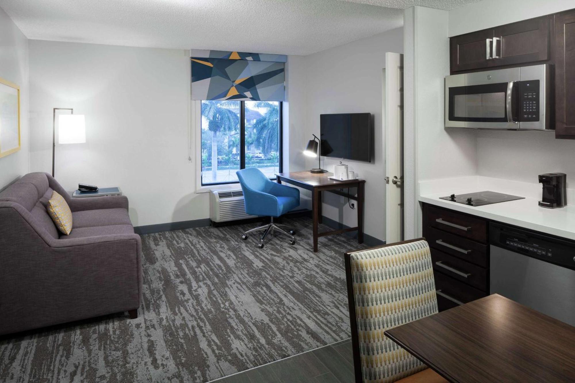Hampton Inn & Suites Miami-Doral Dolphin Mall Sweetwater Exterior photo
