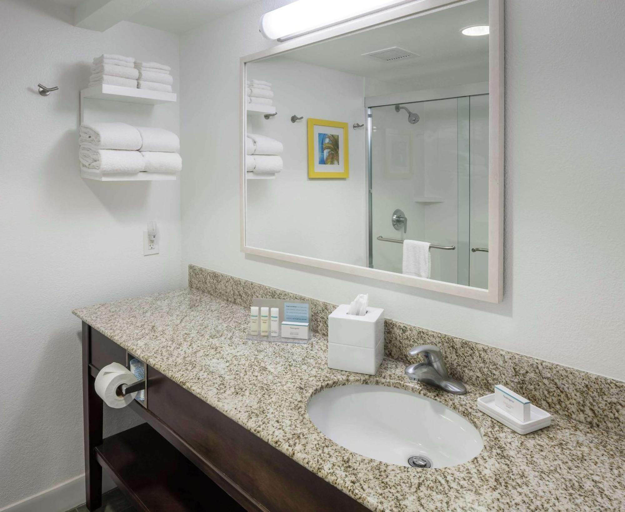 Hampton Inn & Suites Miami-Doral Dolphin Mall Sweetwater Exterior photo