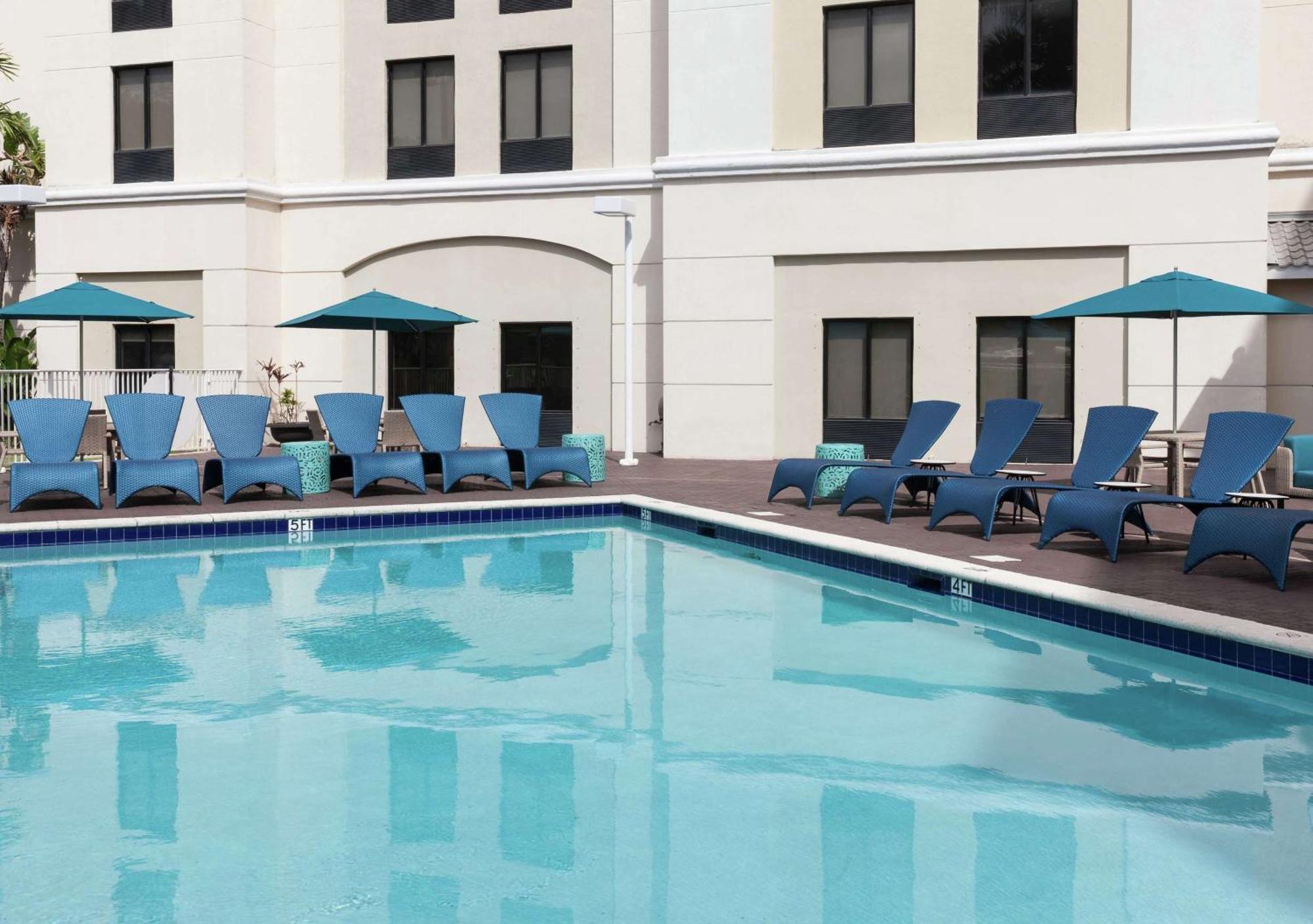 Hampton Inn & Suites Miami-Doral Dolphin Mall Sweetwater Exterior photo