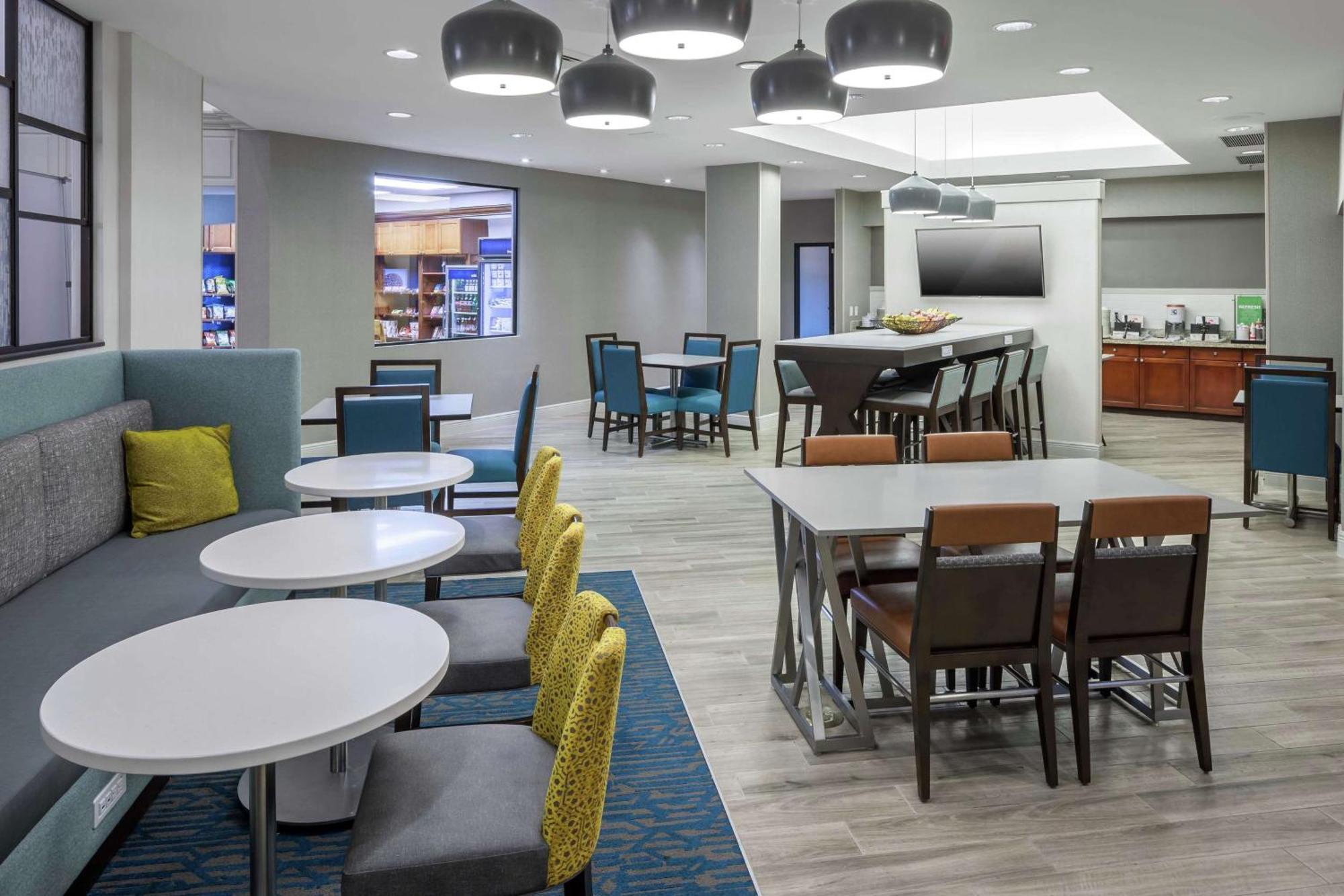Hampton Inn & Suites Miami-Doral Dolphin Mall Sweetwater Exterior photo