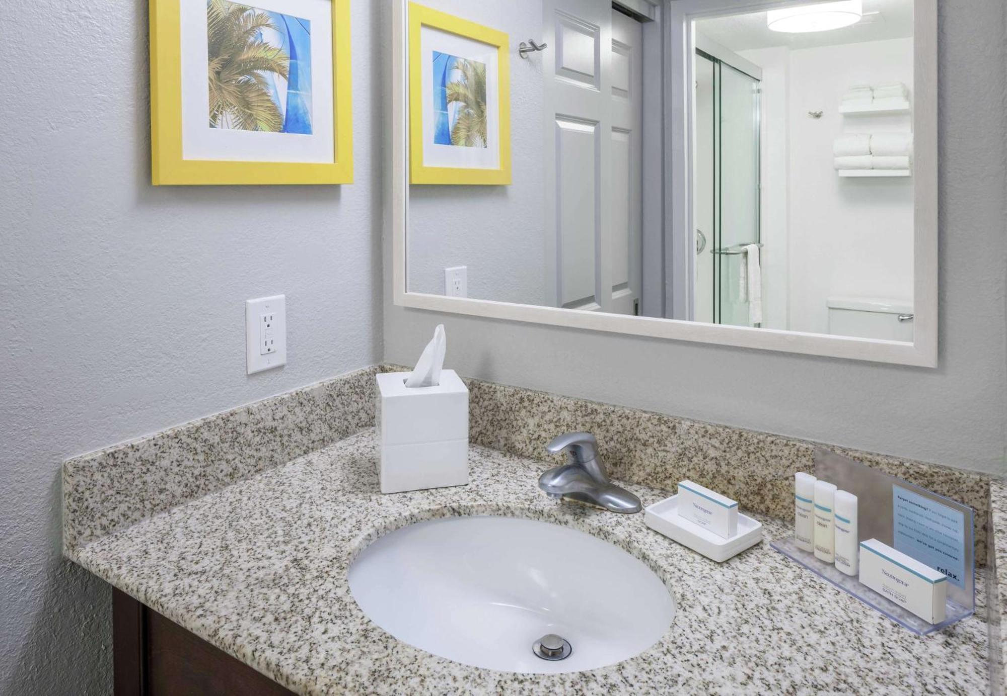 Hampton Inn & Suites Miami-Doral Dolphin Mall Sweetwater Exterior photo