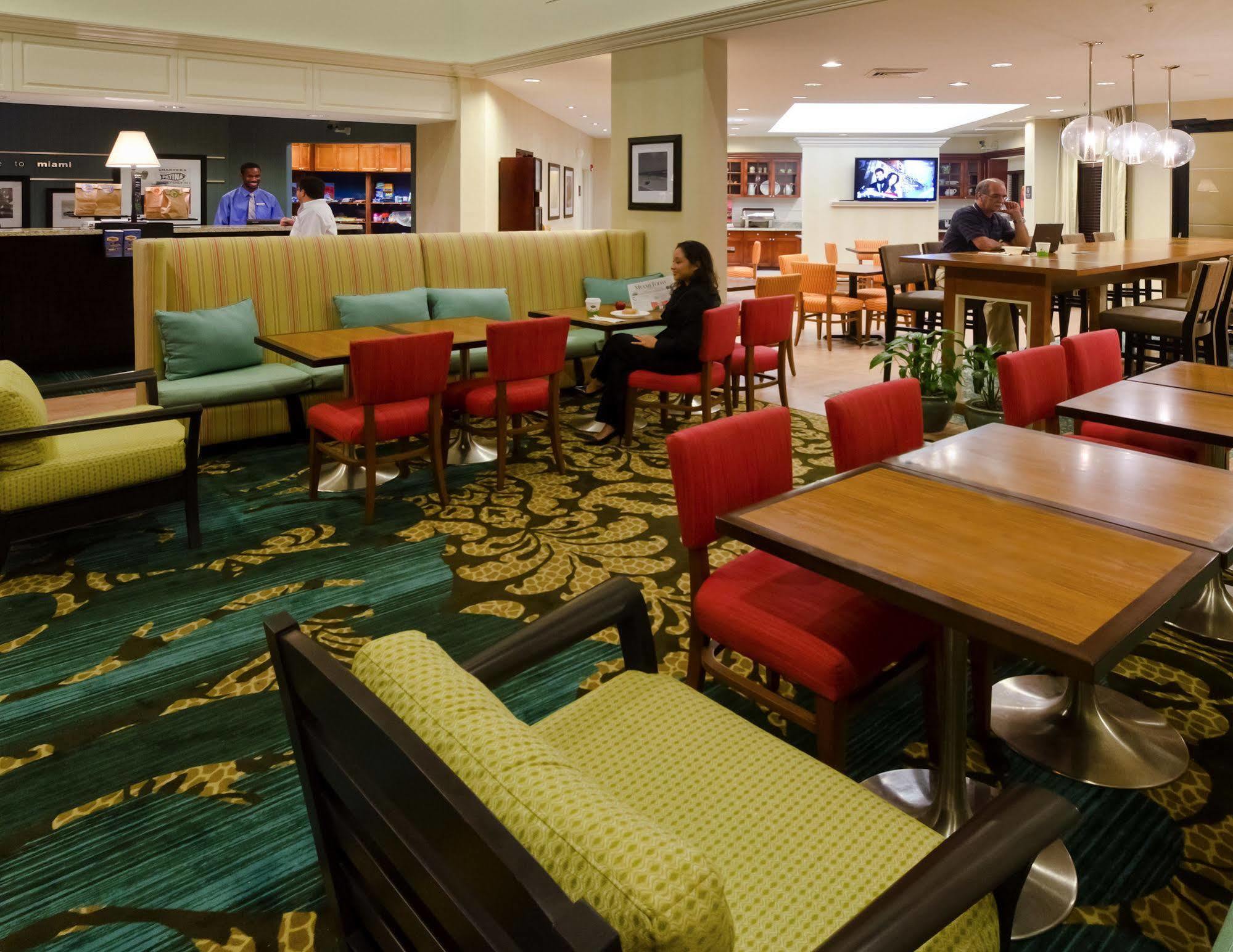 Hampton Inn & Suites Miami-Doral Dolphin Mall Sweetwater Exterior photo