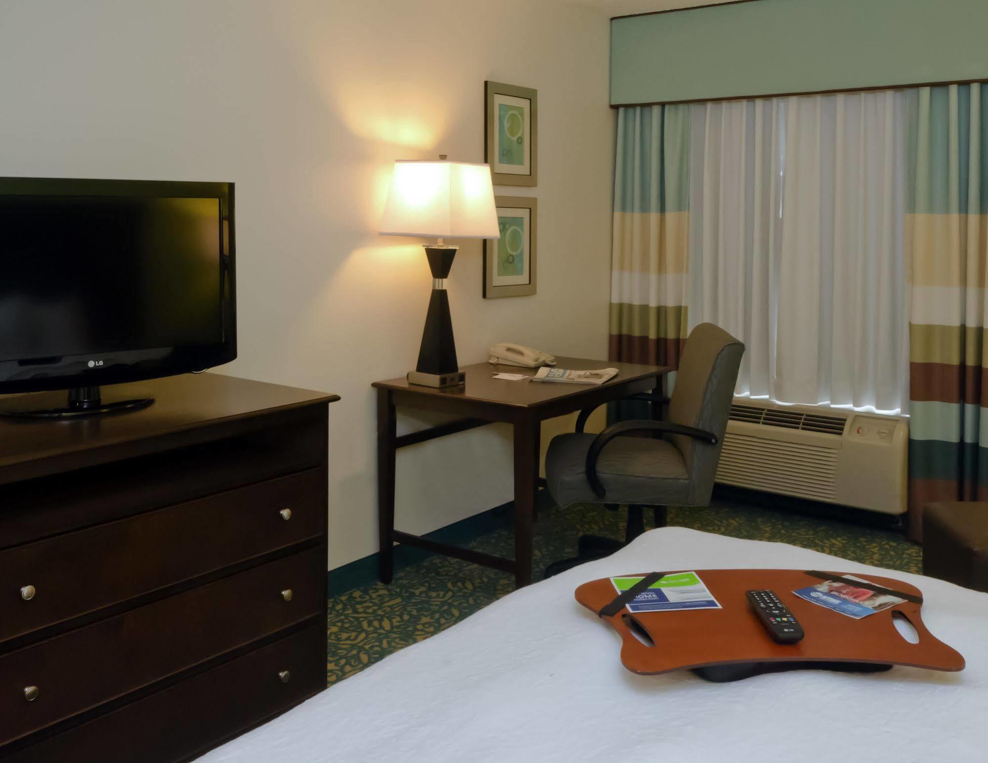 Hampton Inn & Suites Miami-Doral Dolphin Mall Sweetwater Exterior photo